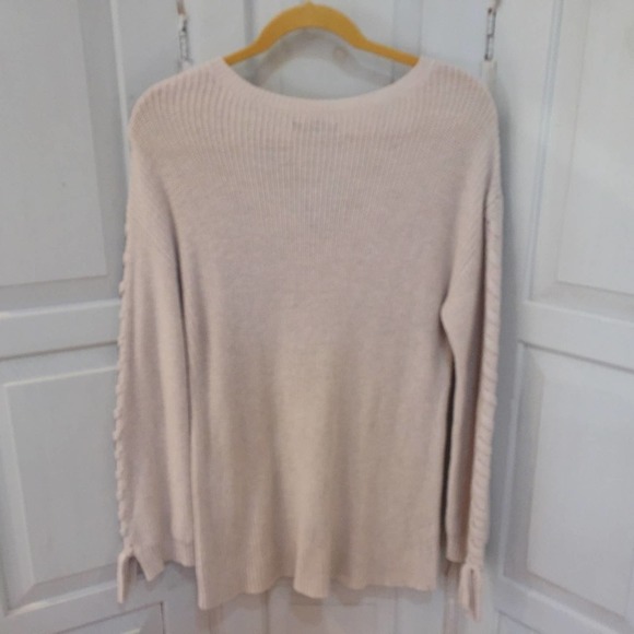 American Eagle Pullover Sweater - Picture 10 of 16